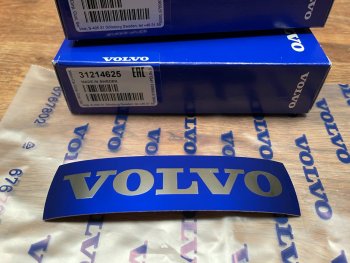 31214625 - Volvo grill sticker SMALL - ORIGINAL